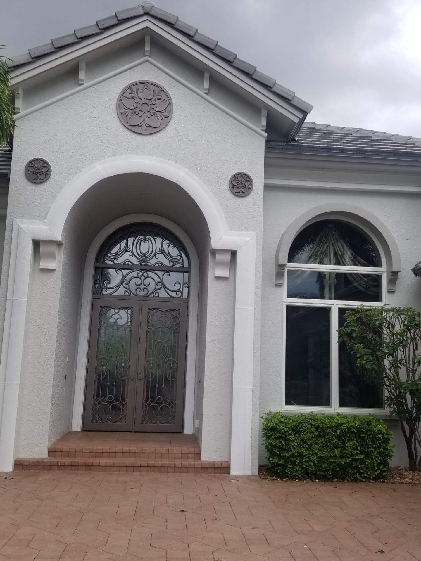 We not only painted the Cantera doors using metallic paint, we painted the 3 medallions with the same paint.